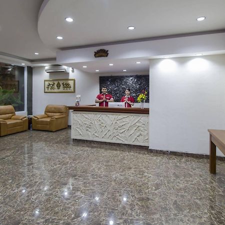 Grand Puri Saron Hotel Malioboro Джокьякарта Экстерьер фото
