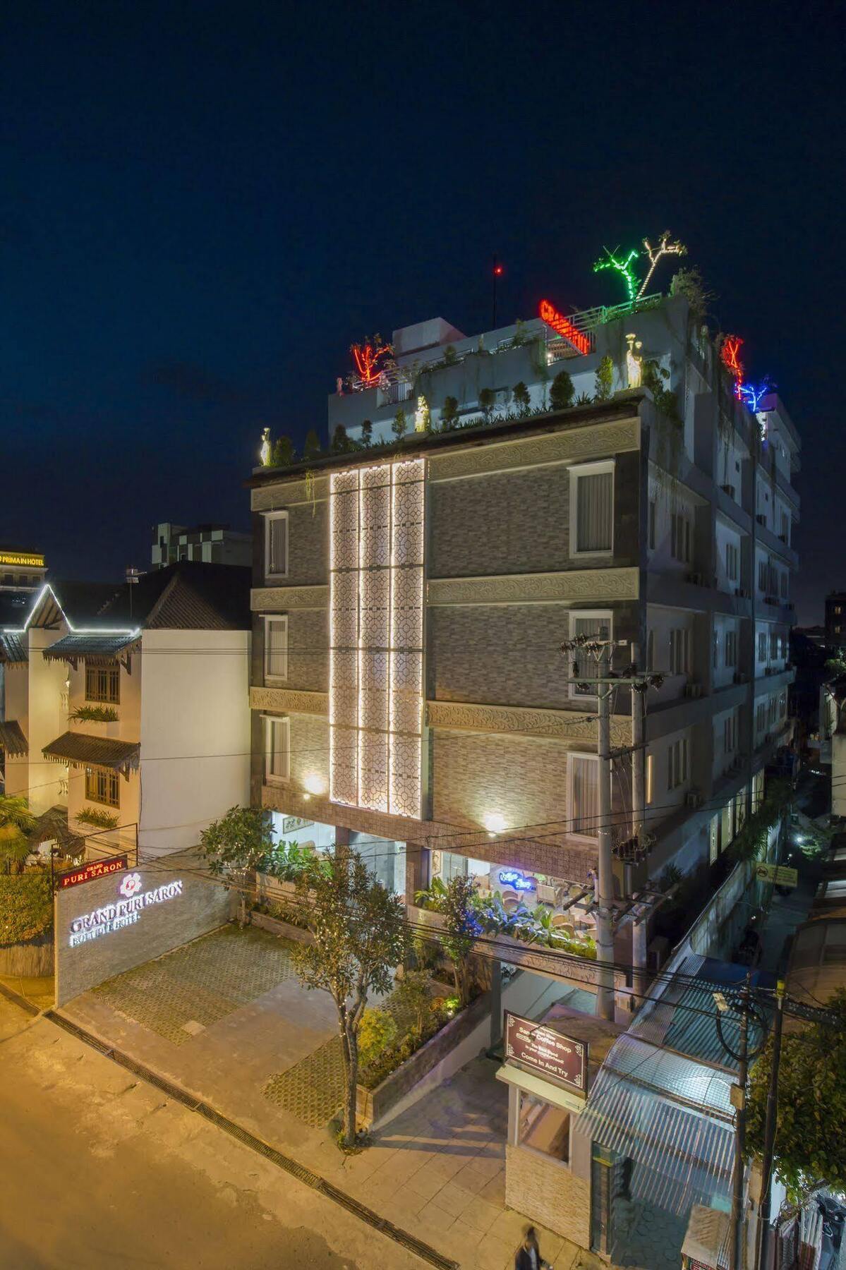 Grand Puri Saron Hotel Malioboro Джокьякарта Экстерьер фото