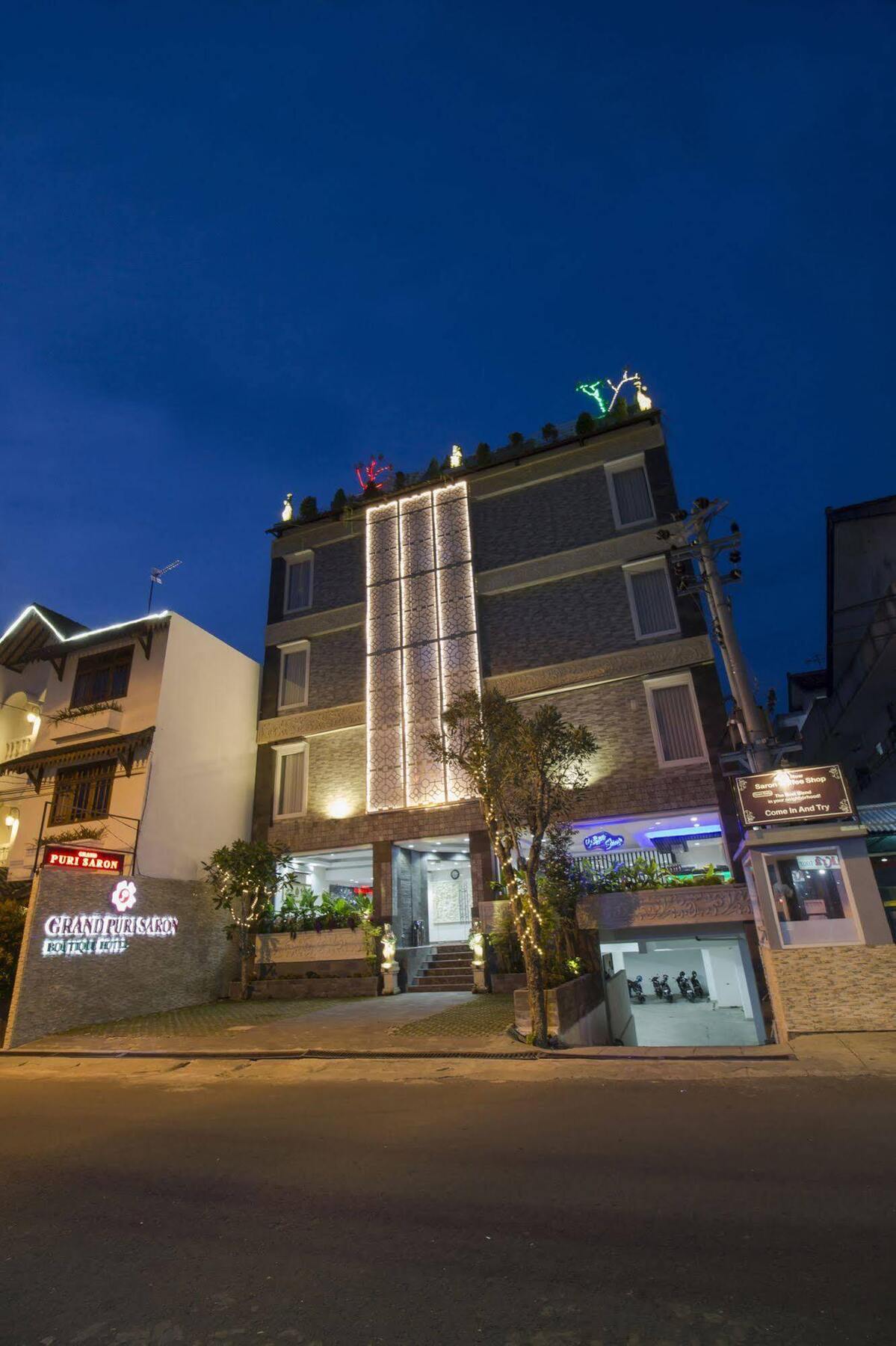 Grand Puri Saron Hotel Malioboro Джокьякарта Экстерьер фото