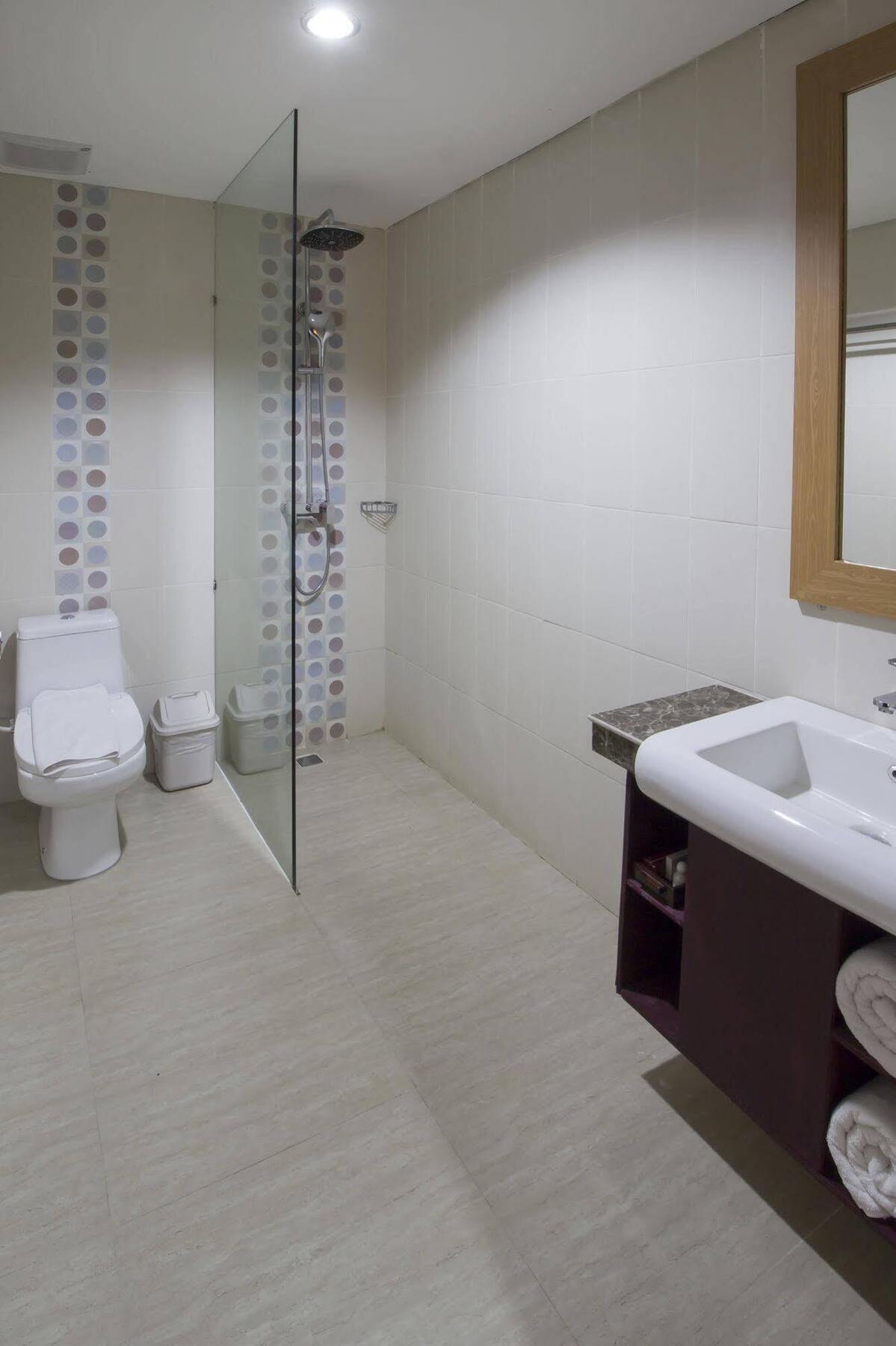 Grand Puri Saron Hotel Malioboro Джокьякарта Экстерьер фото
