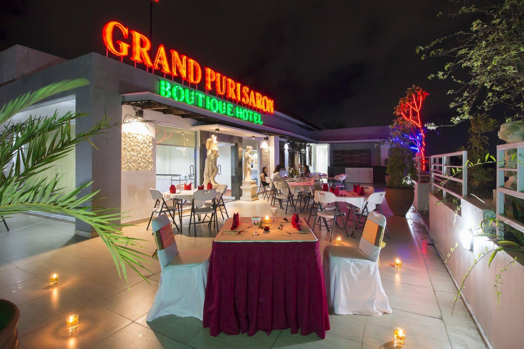 Grand Puri Saron Hotel Malioboro Джокьякарта Экстерьер фото