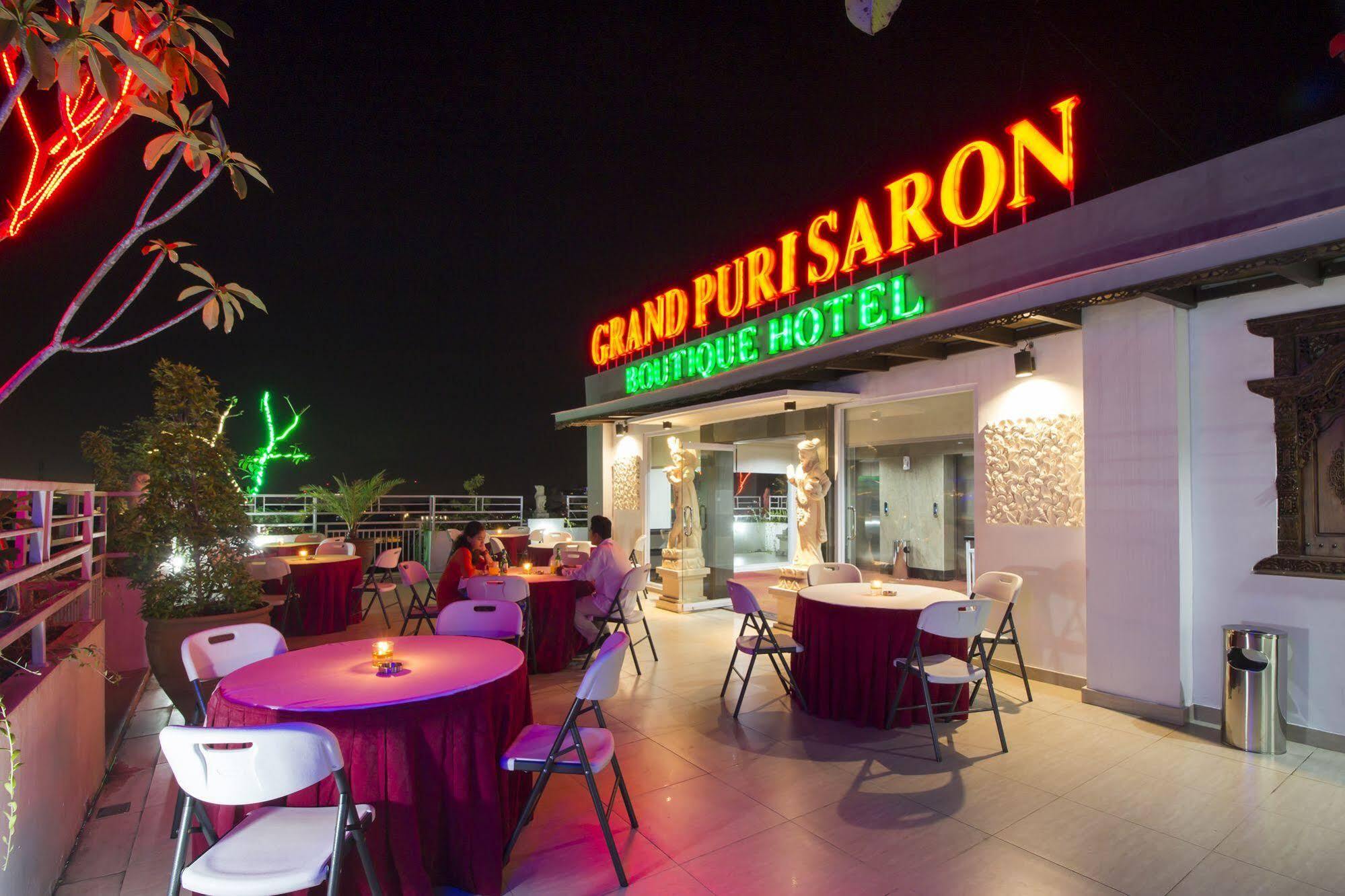 Grand Puri Saron Hotel Malioboro Джокьякарта Экстерьер фото